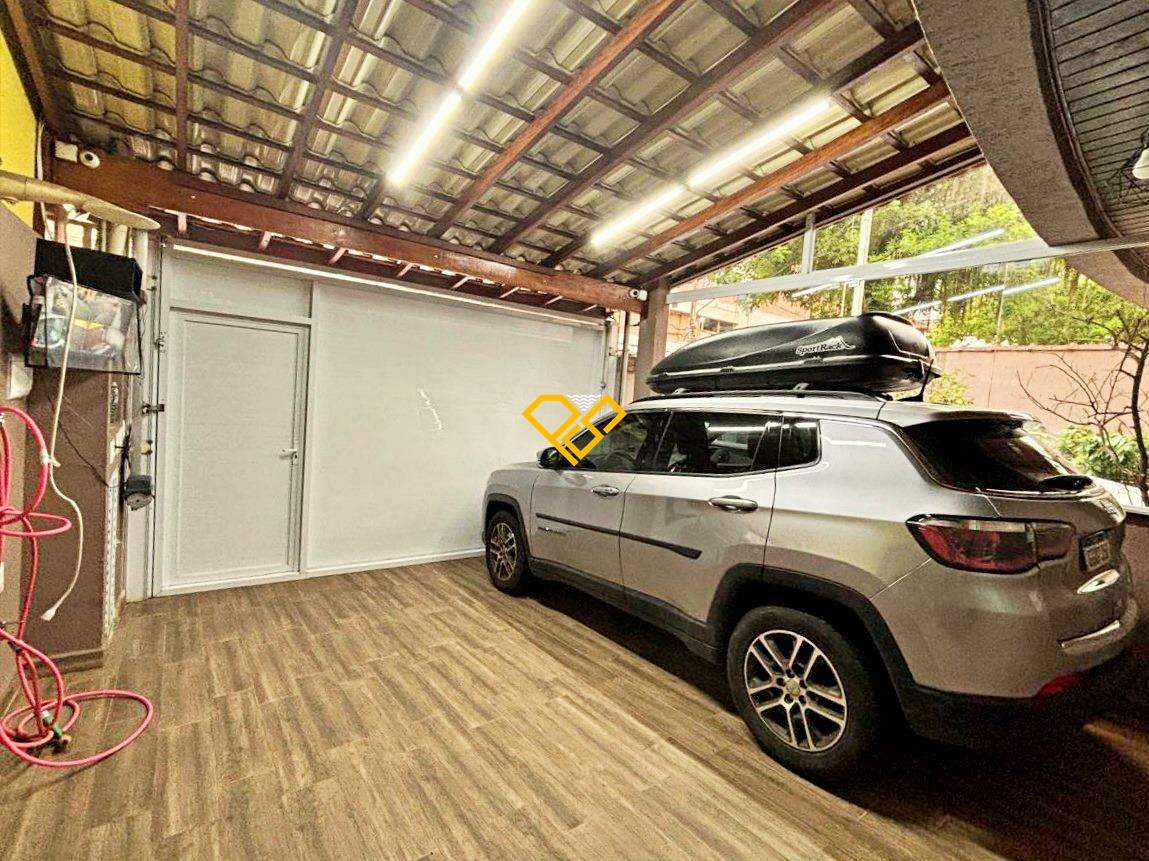 Sobreposta Alta à venda no Embaré: Garagem