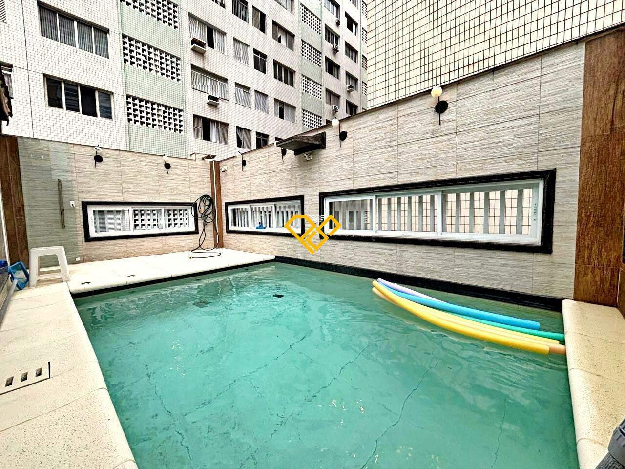 Sobreposta Alta à venda no Embaré: Piscina