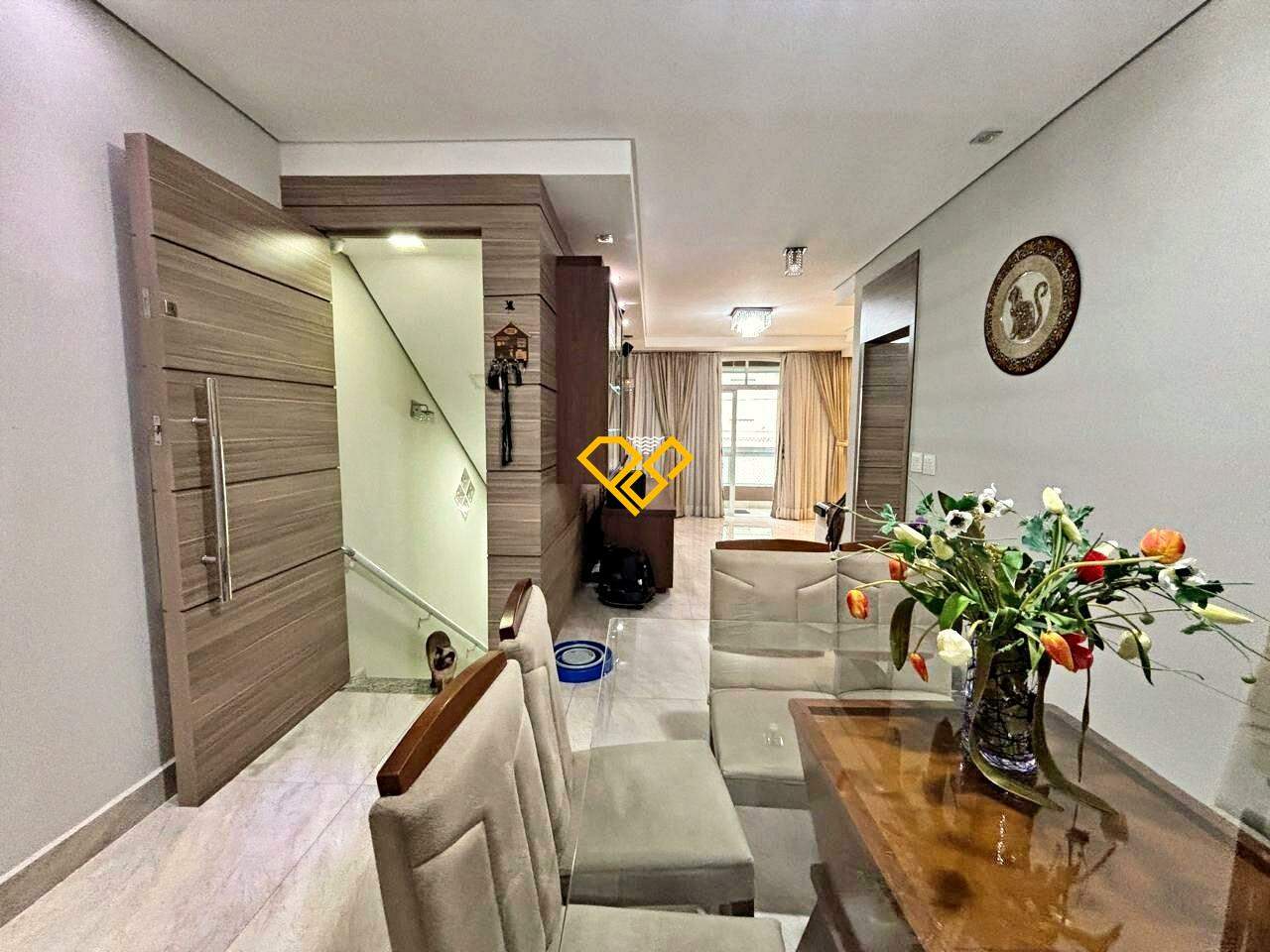 Sobreposta Alta à venda no Embaré: Sala 1° piso
