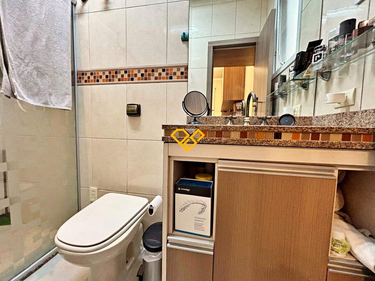 Sobreposta Alta à venda no Embaré: Wc suíte 4