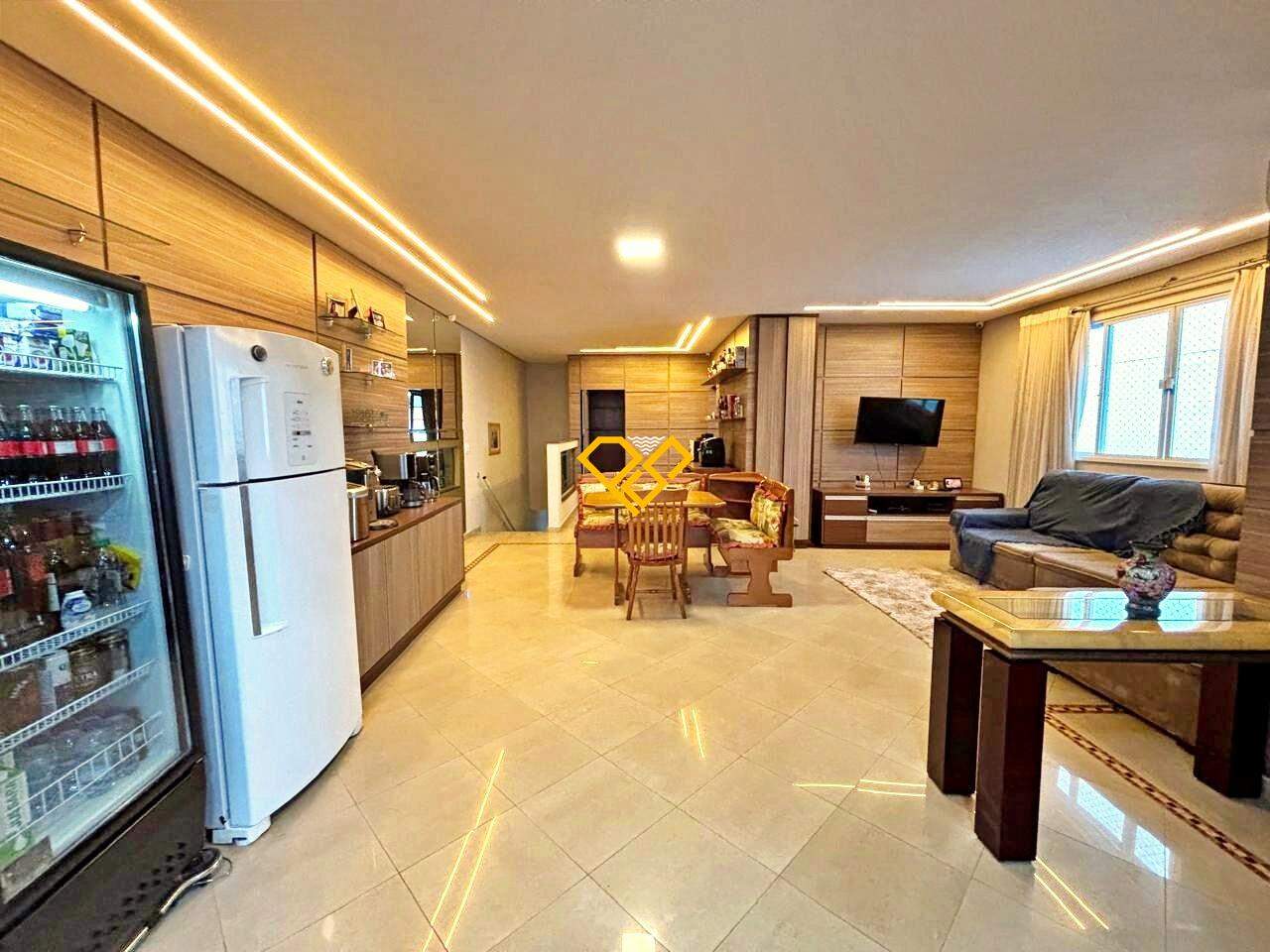 Sobreposta Alta à venda no Embaré: Sala 2° piso