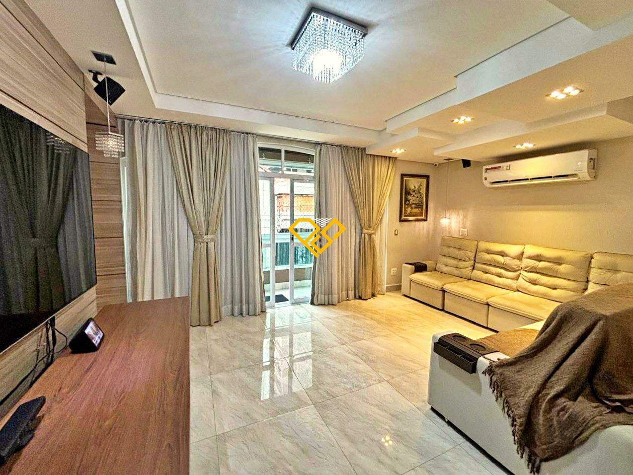 Sobreposta Alta à venda no Embaré: Sala 1° piso