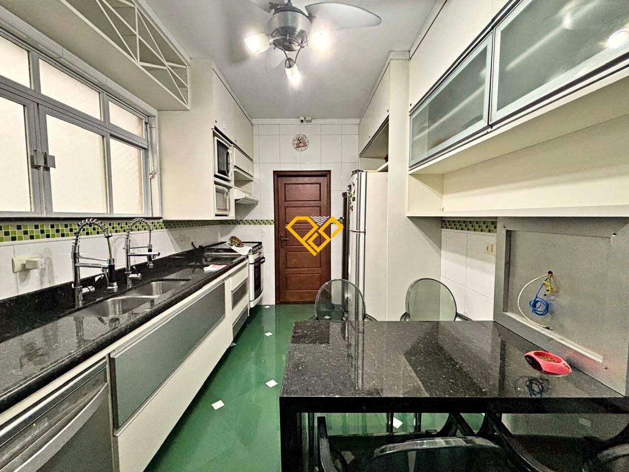 Sobreposta Alta à venda no Embaré: Cozinha