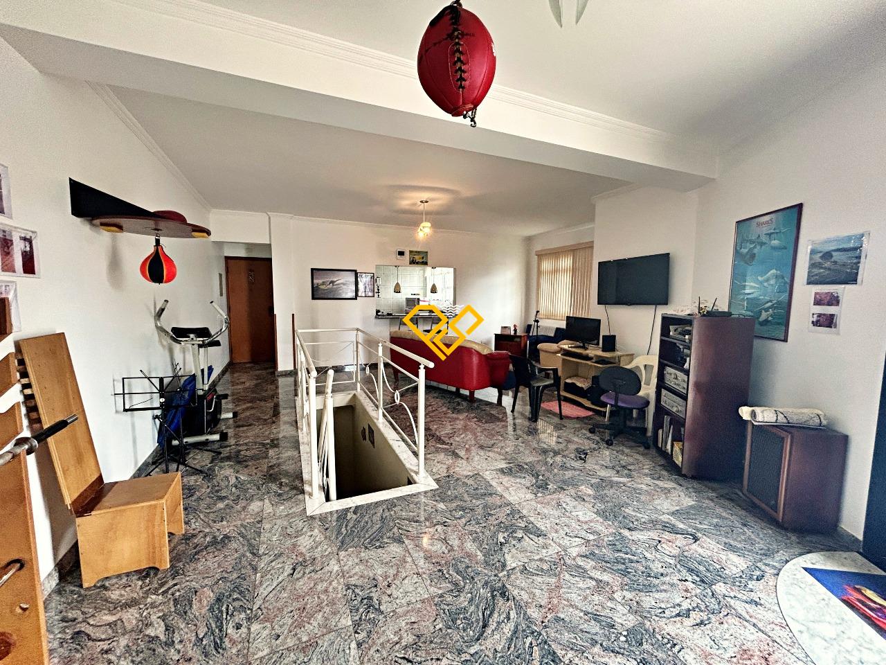 Cobertura à venda no Embaré: Sala 2° piso