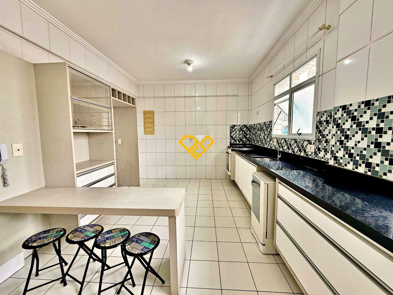 Cobertura à venda no Ponta da Praia: Cozinha