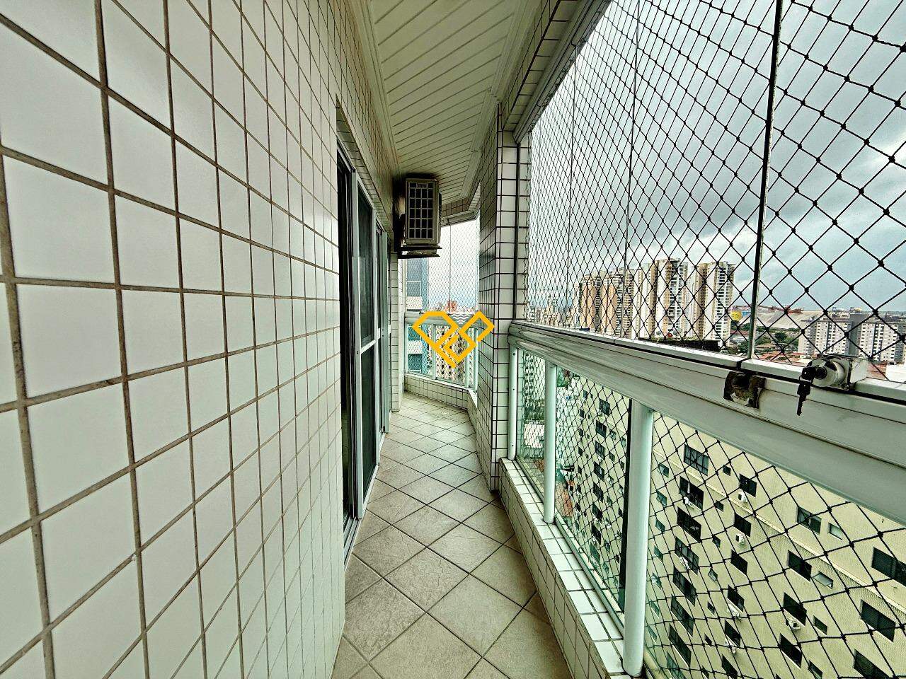 Cobertura à venda no Ponta da Praia: Varanda