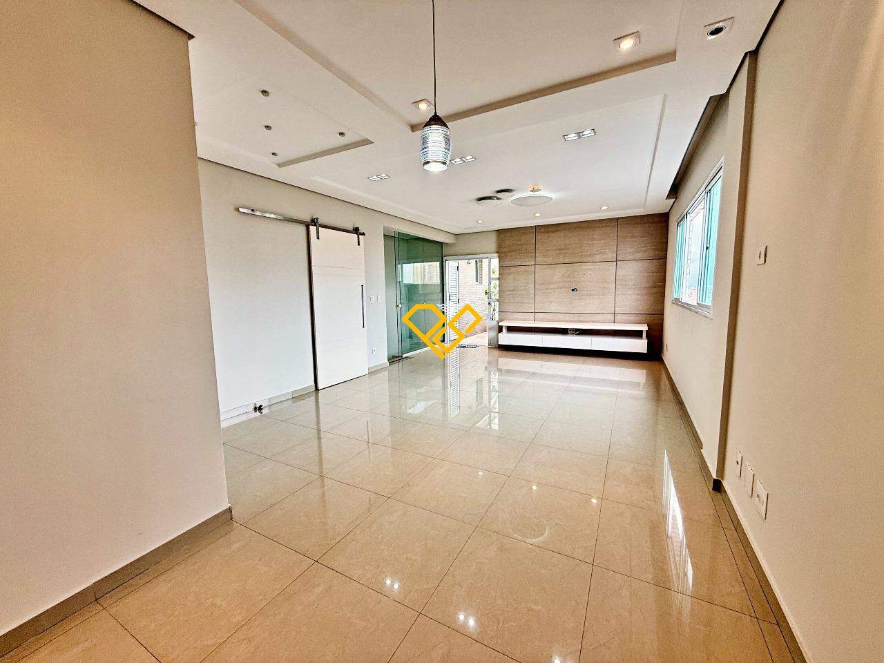 Cobertura à venda no Ponta da Praia: Sala 2° piso