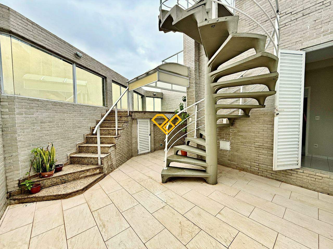 Cobertura à venda no Ponta da Praia: Solarium