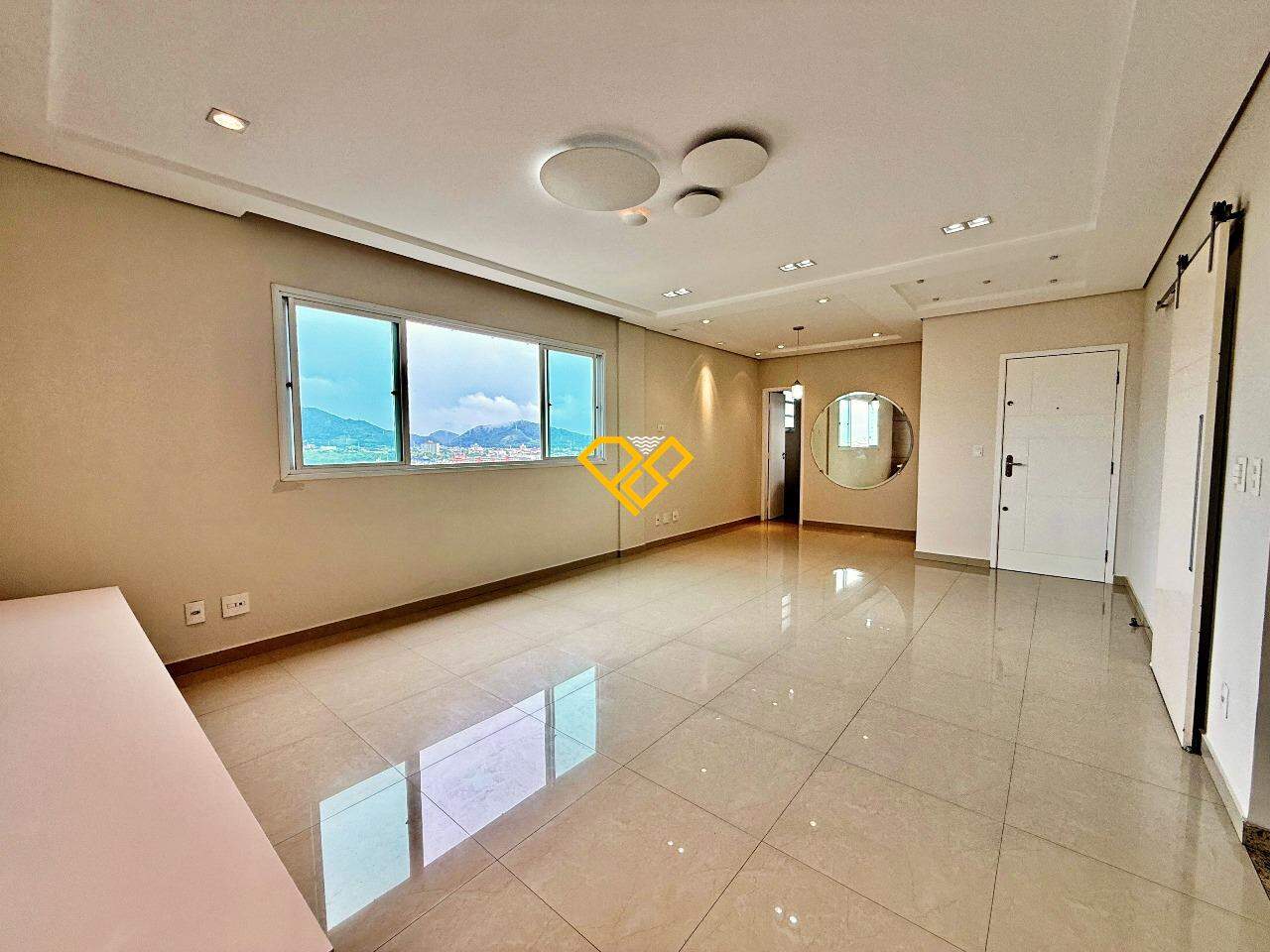 Cobertura à venda no Ponta da Praia: Sala 2° piso