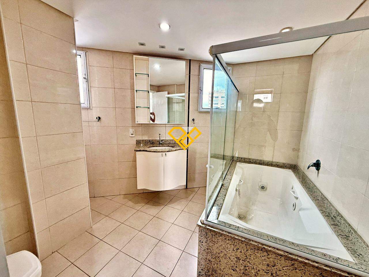 Cobertura à venda no Ponta da Praia: Wc suíte 3