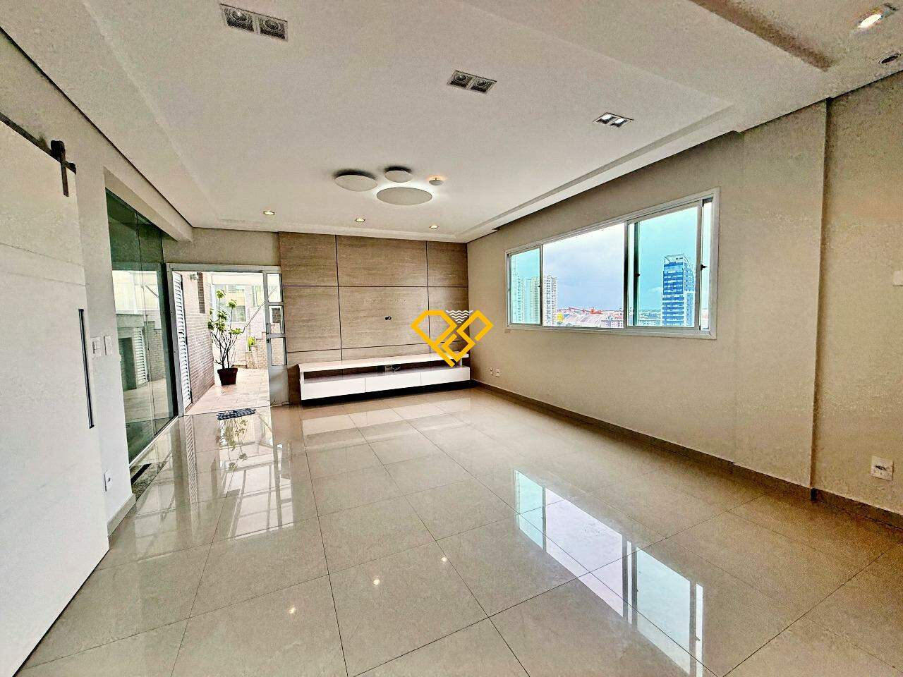 Cobertura à venda no Ponta da Praia: Sala 2° piso