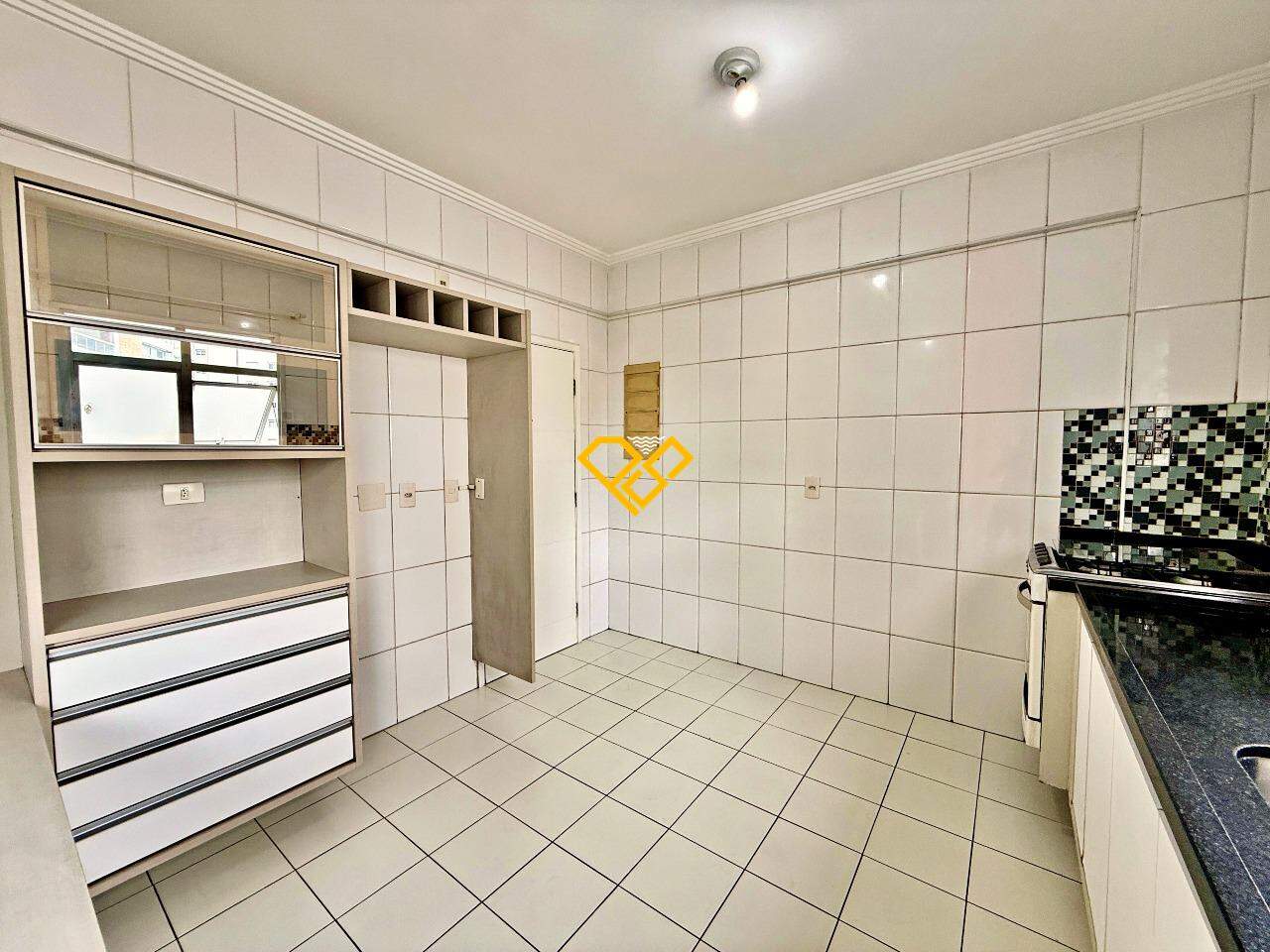 Cobertura à venda no Ponta da Praia: Cozinha