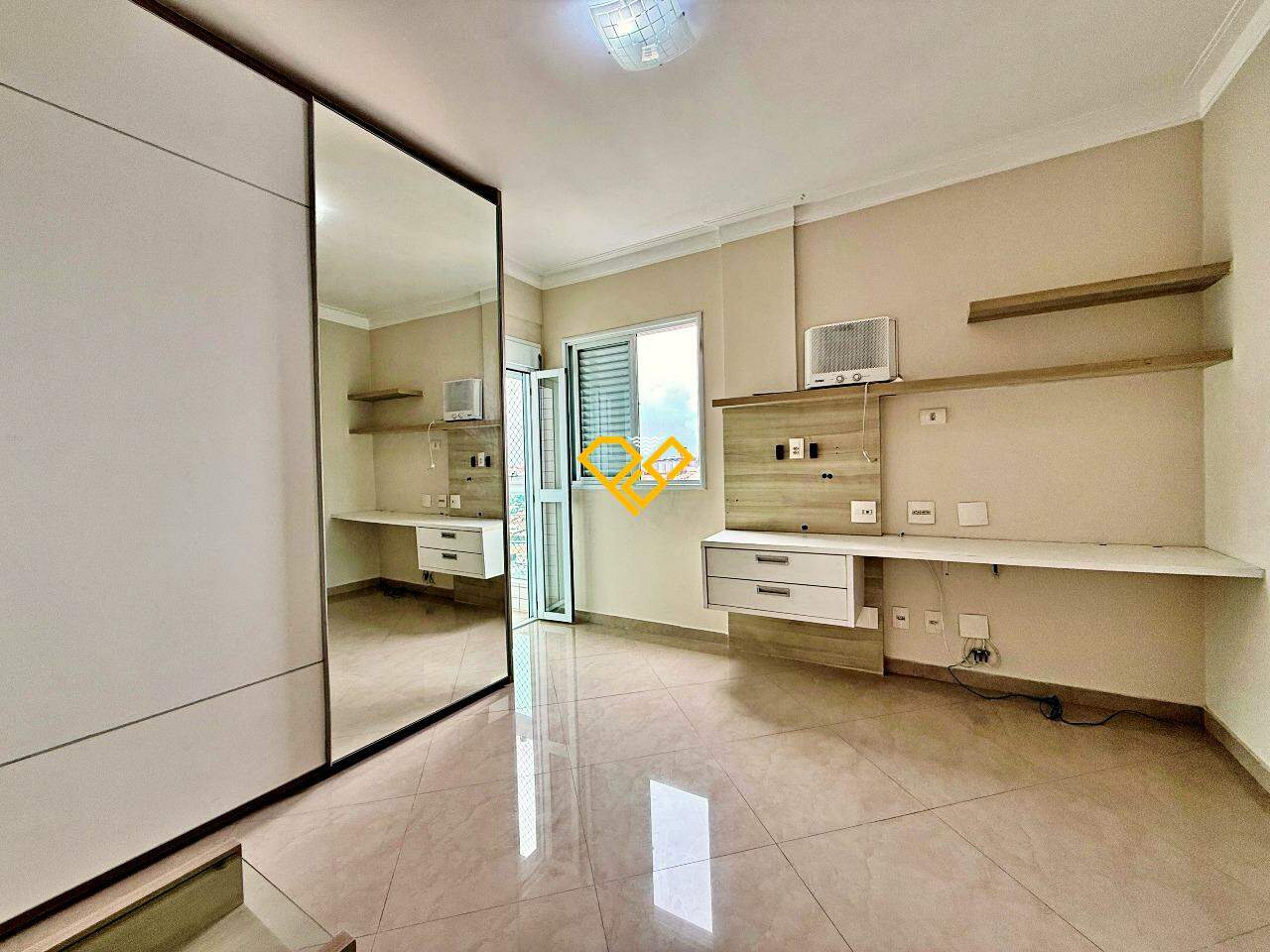 Cobertura à venda no Ponta da Praia: Suíte 1