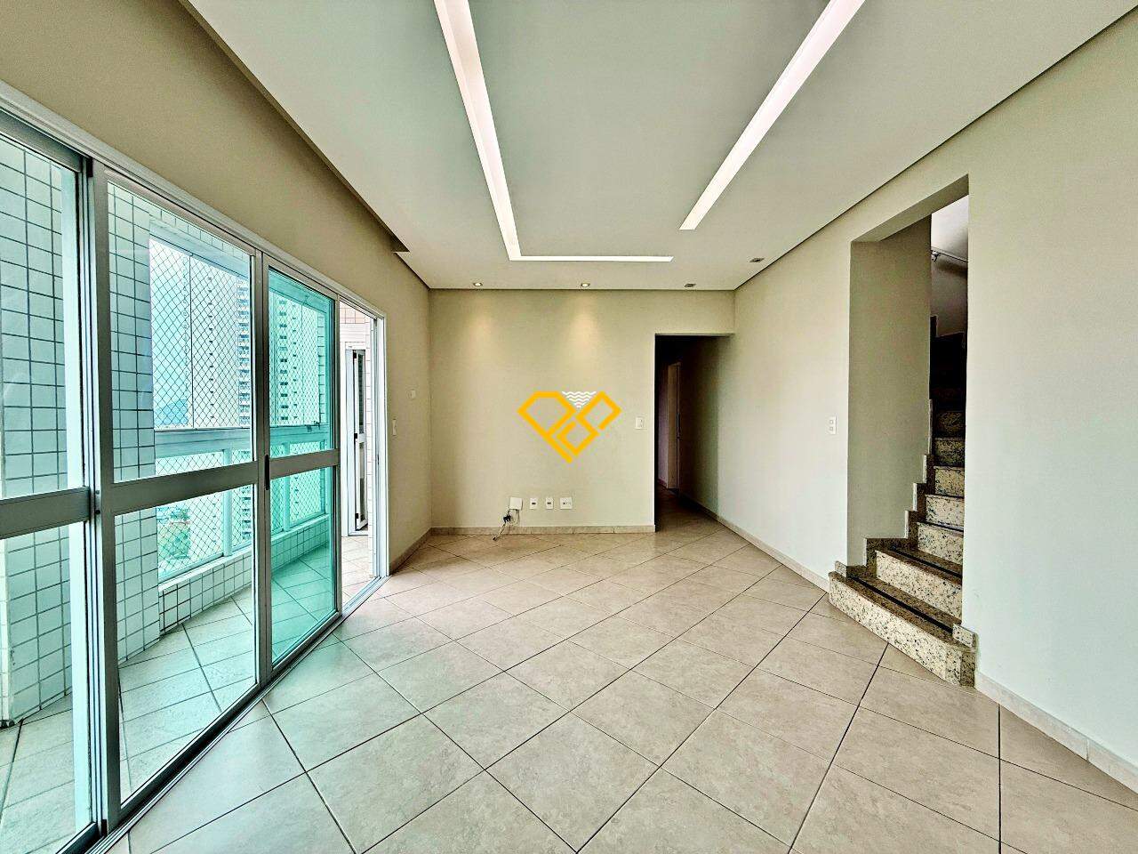 Cobertura à venda no Ponta da Praia: Sala 1° piso