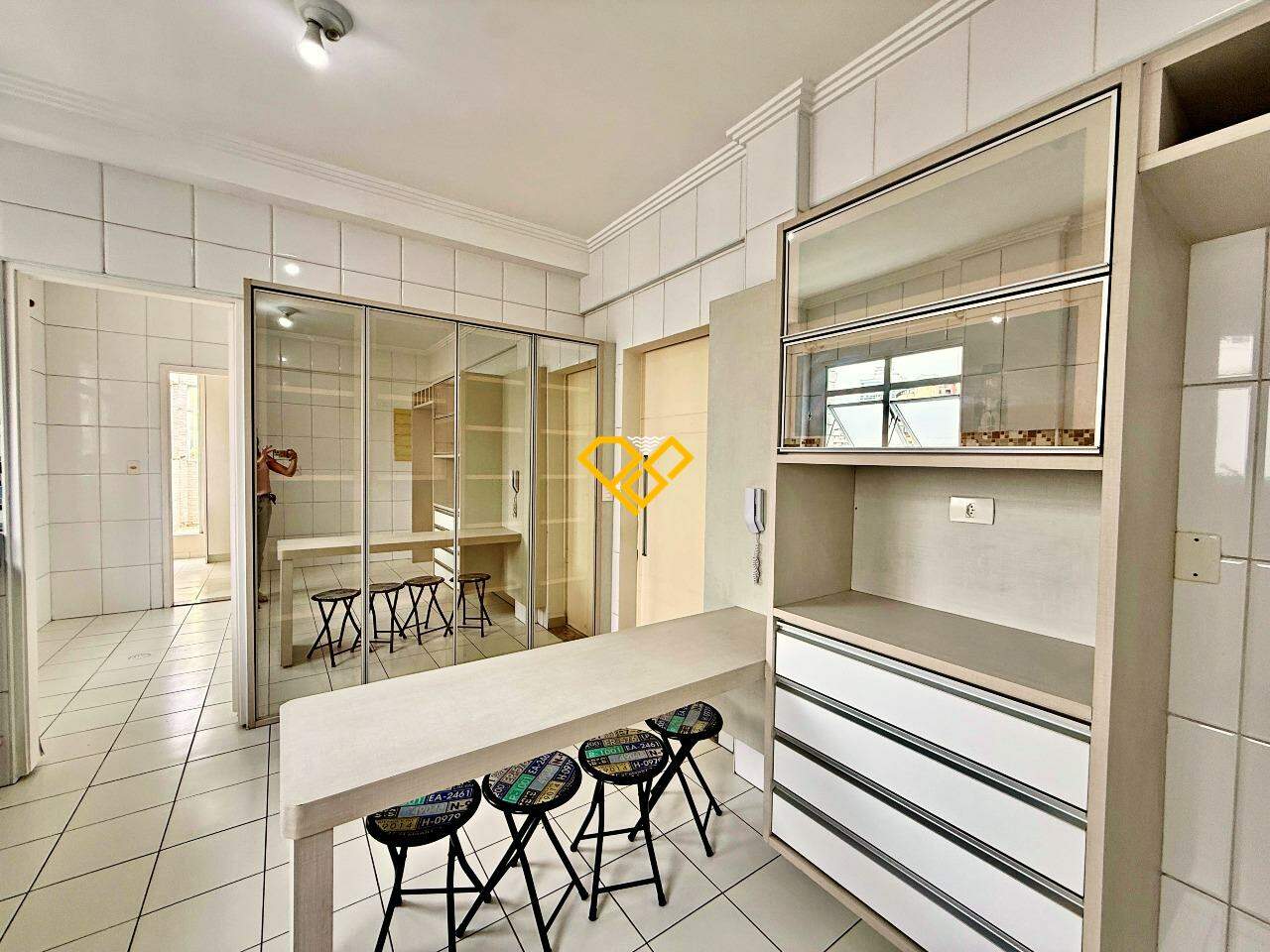 Cobertura à venda no Ponta da Praia: Cozinha