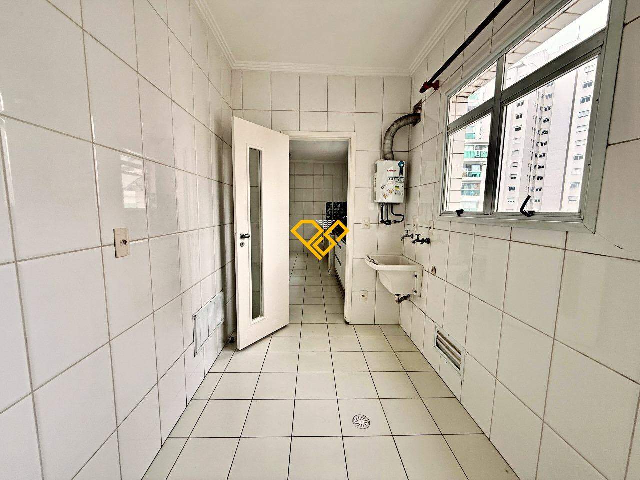 Cobertura à venda no Ponta da Praia: Área de serviço