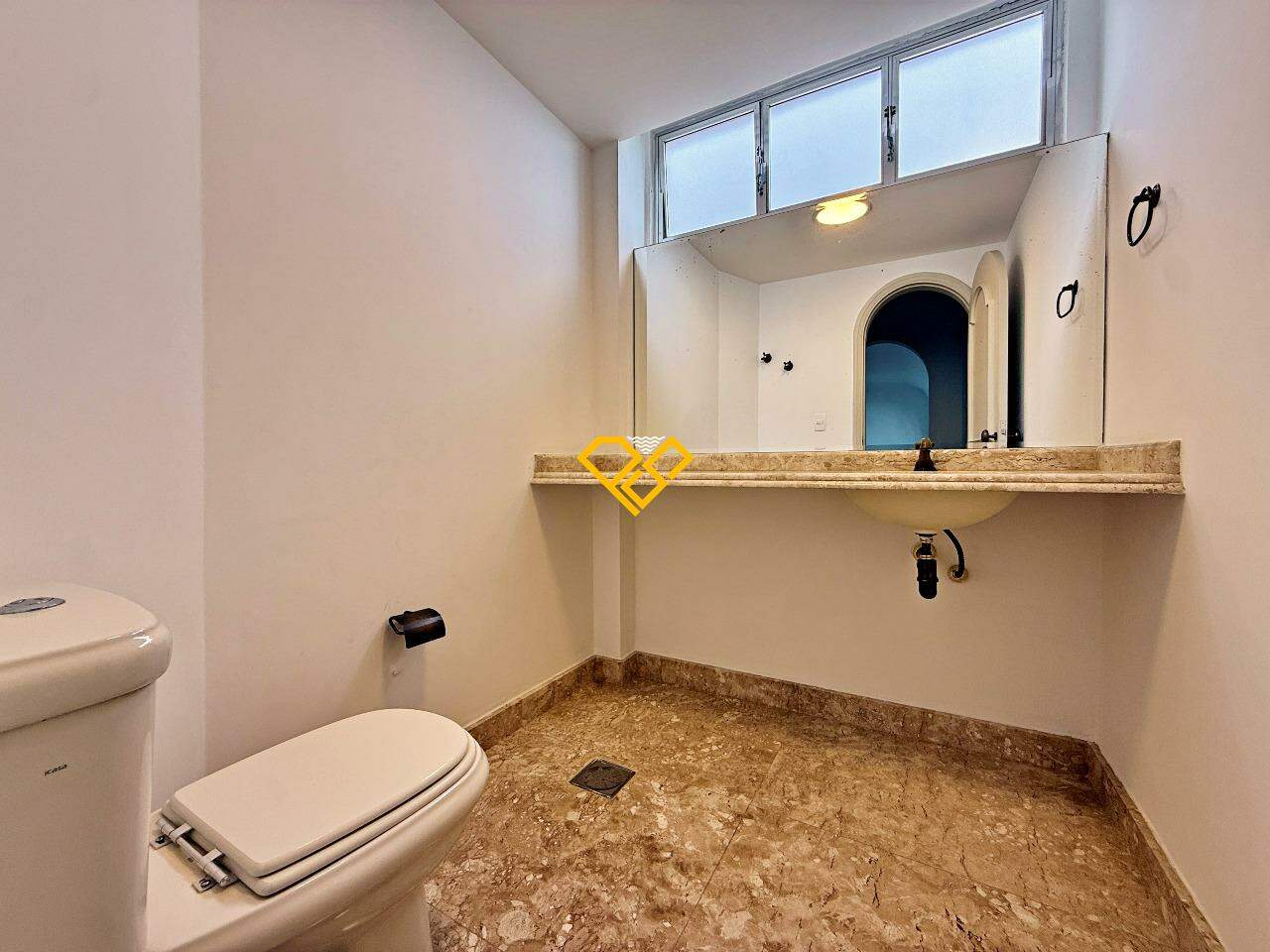 Apartamento à venda no Boqueirão: Lavabo