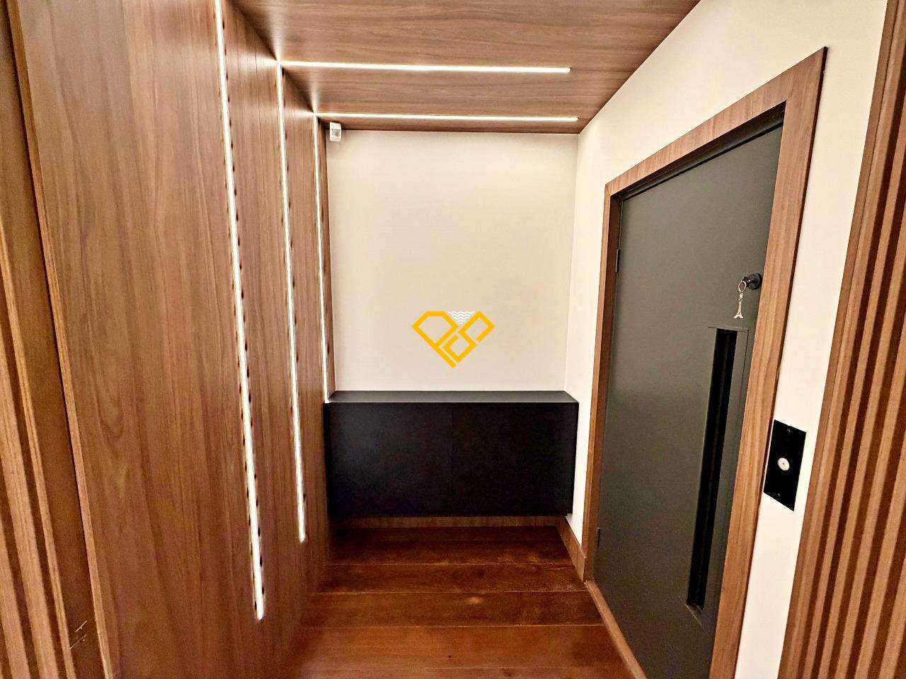 Apartamento à venda no Gonzaga: Hall privativo