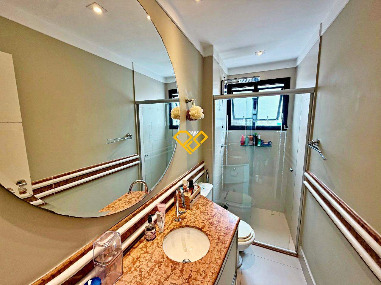 Cobertura à venda no Ponta da Praia: Wc suíte 2