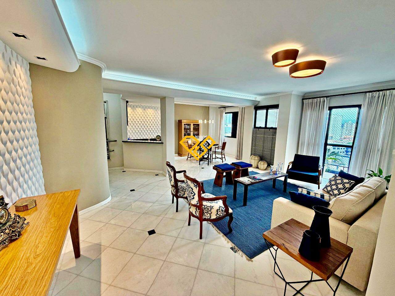 Cobertura à venda no Ponta da Praia: Sala