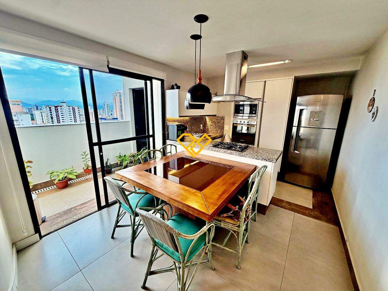 Cobertura à venda no Ponta da Praia: Cozinha