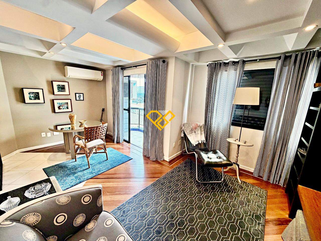 Cobertura à venda no Ponta da Praia: Sala de tv