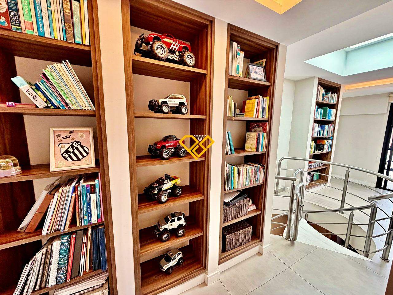 Cobertura à venda no Ponta da Praia: Hall