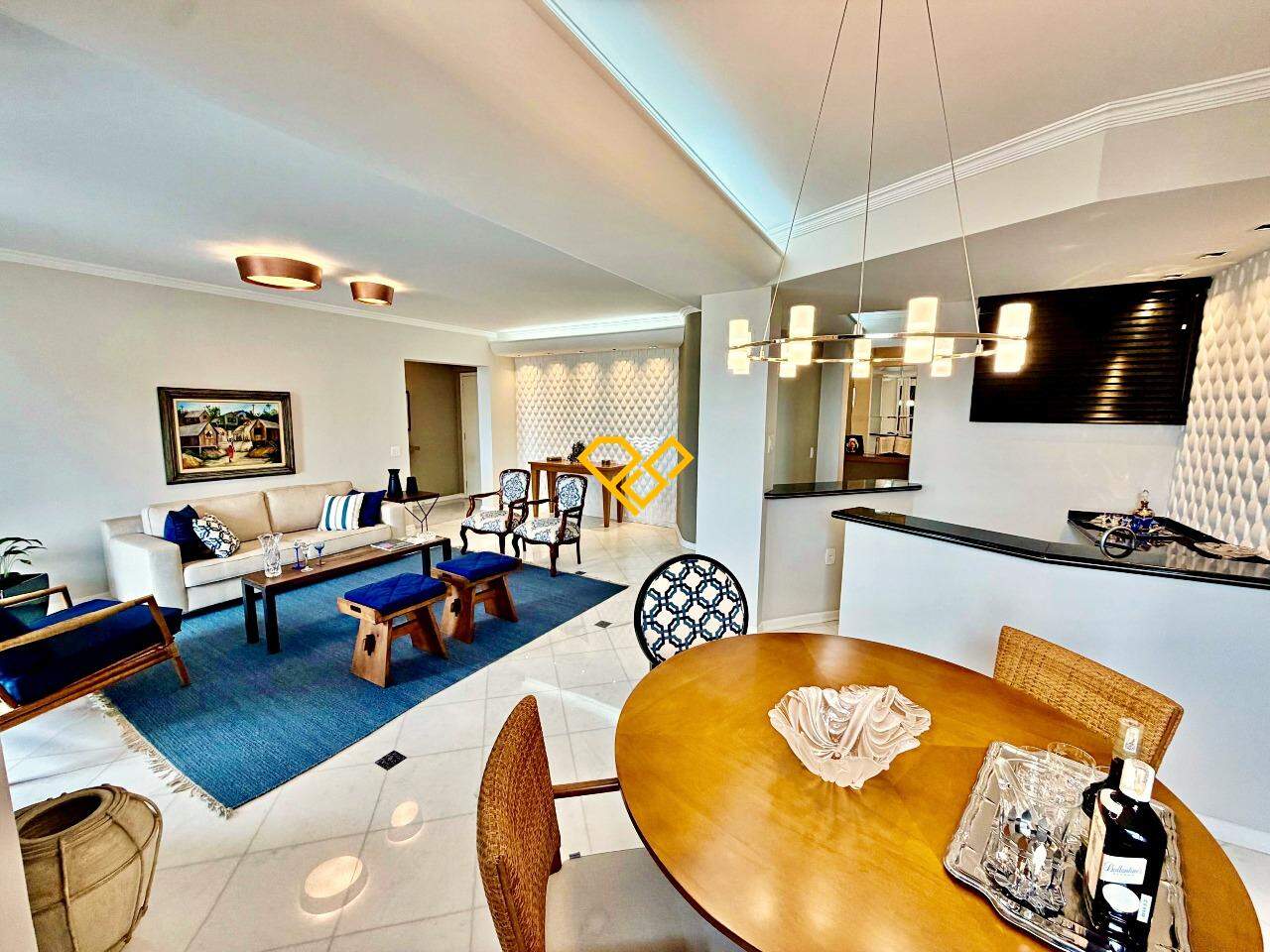 Cobertura à venda no Ponta da Praia: Sala