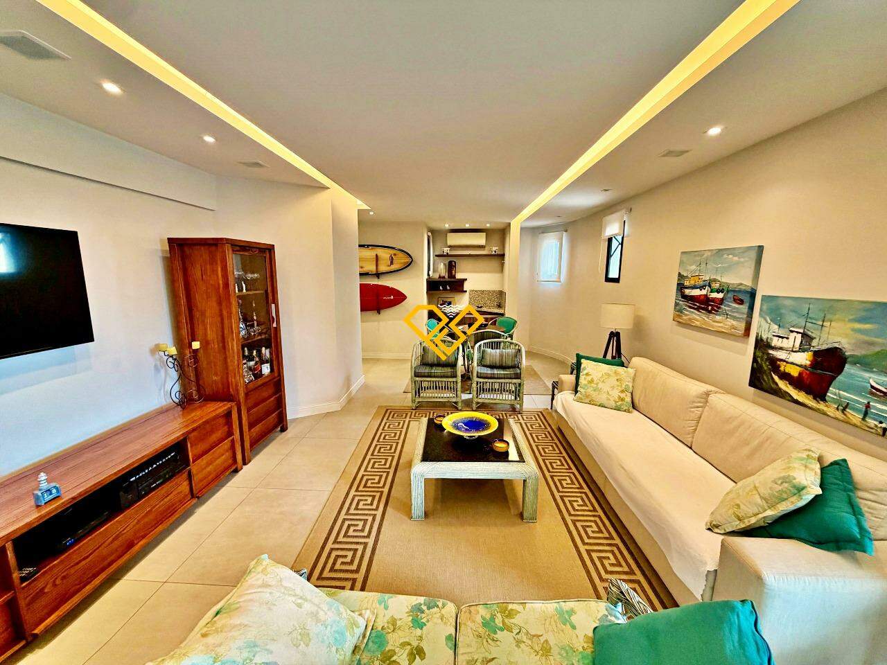 Cobertura à venda no Ponta da Praia: Sala