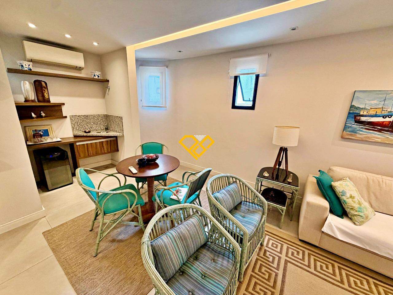 Cobertura à venda no Ponta da Praia: Sala