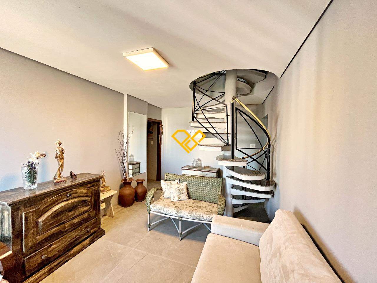 Cobertura à venda no Ponta da Praia: Sala 1° piso