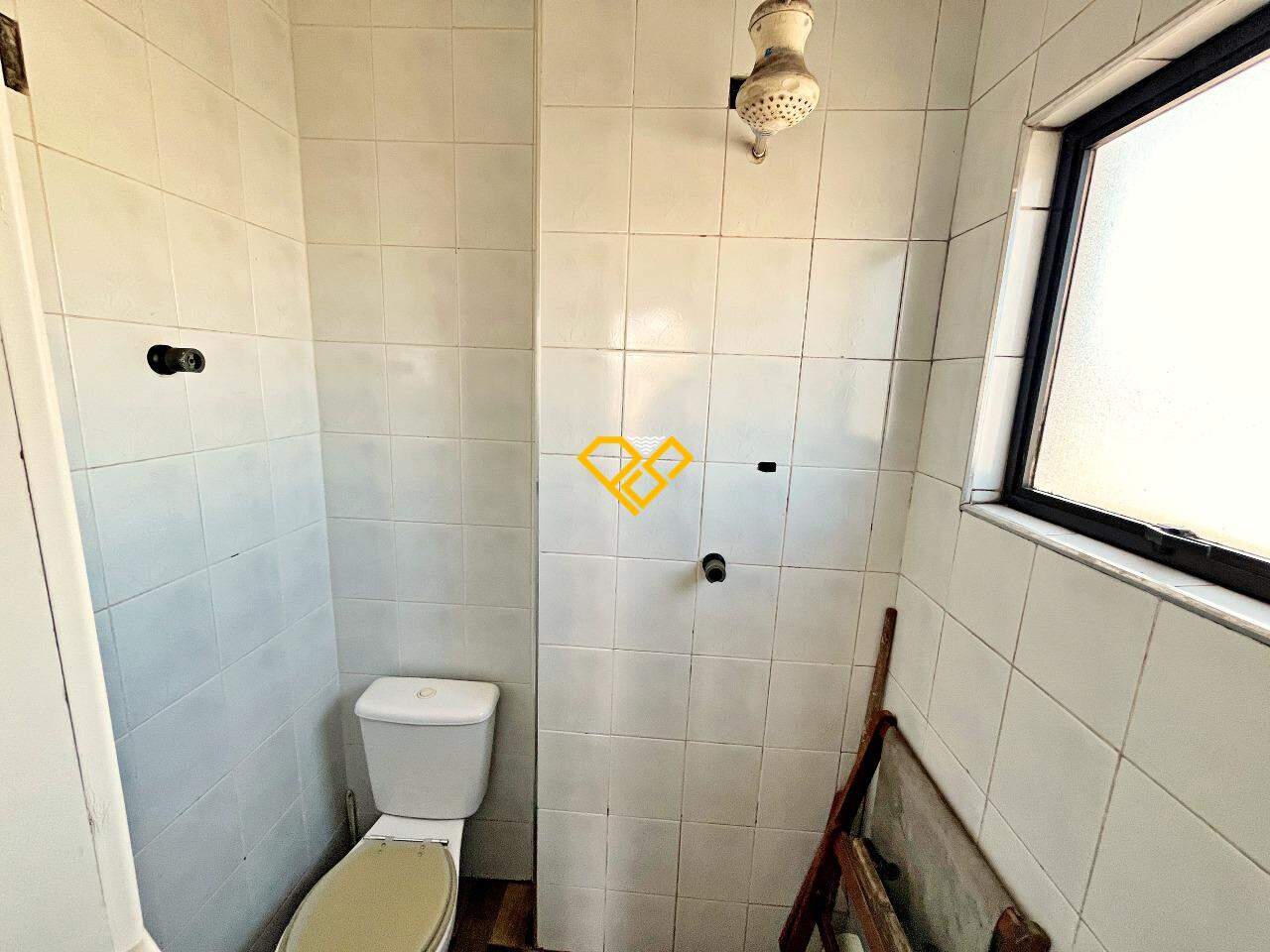 Cobertura à venda no Ponta da Praia: Wc de serviço