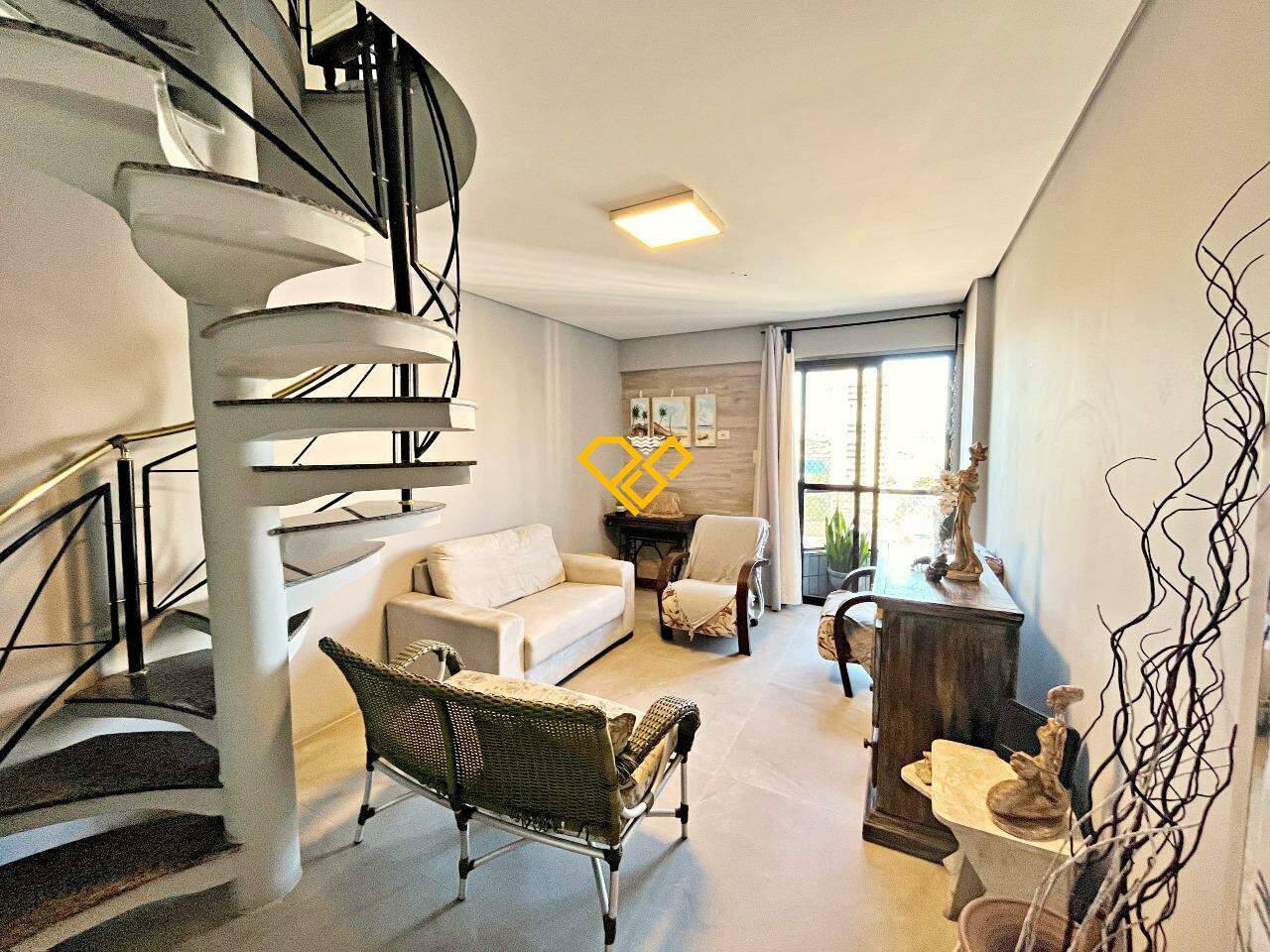 Cobertura à venda no Ponta da Praia: Sala 1° piso