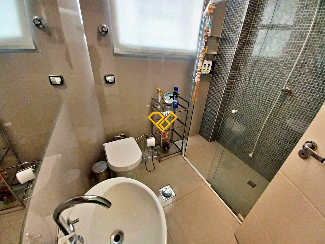 Apartamento à venda no Pompéia: Wc social