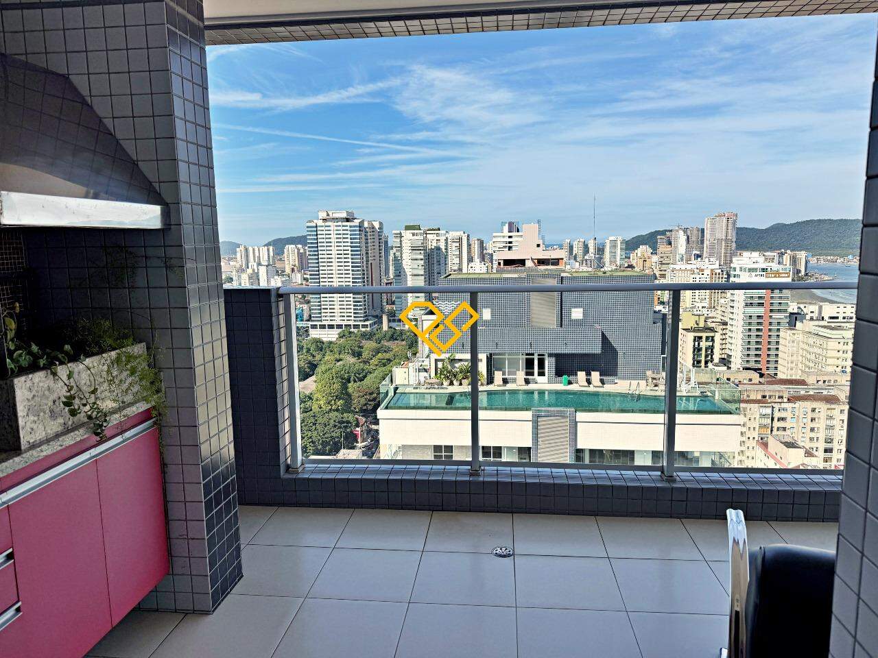Apartamento Duplex à venda no Embaré: Varanda