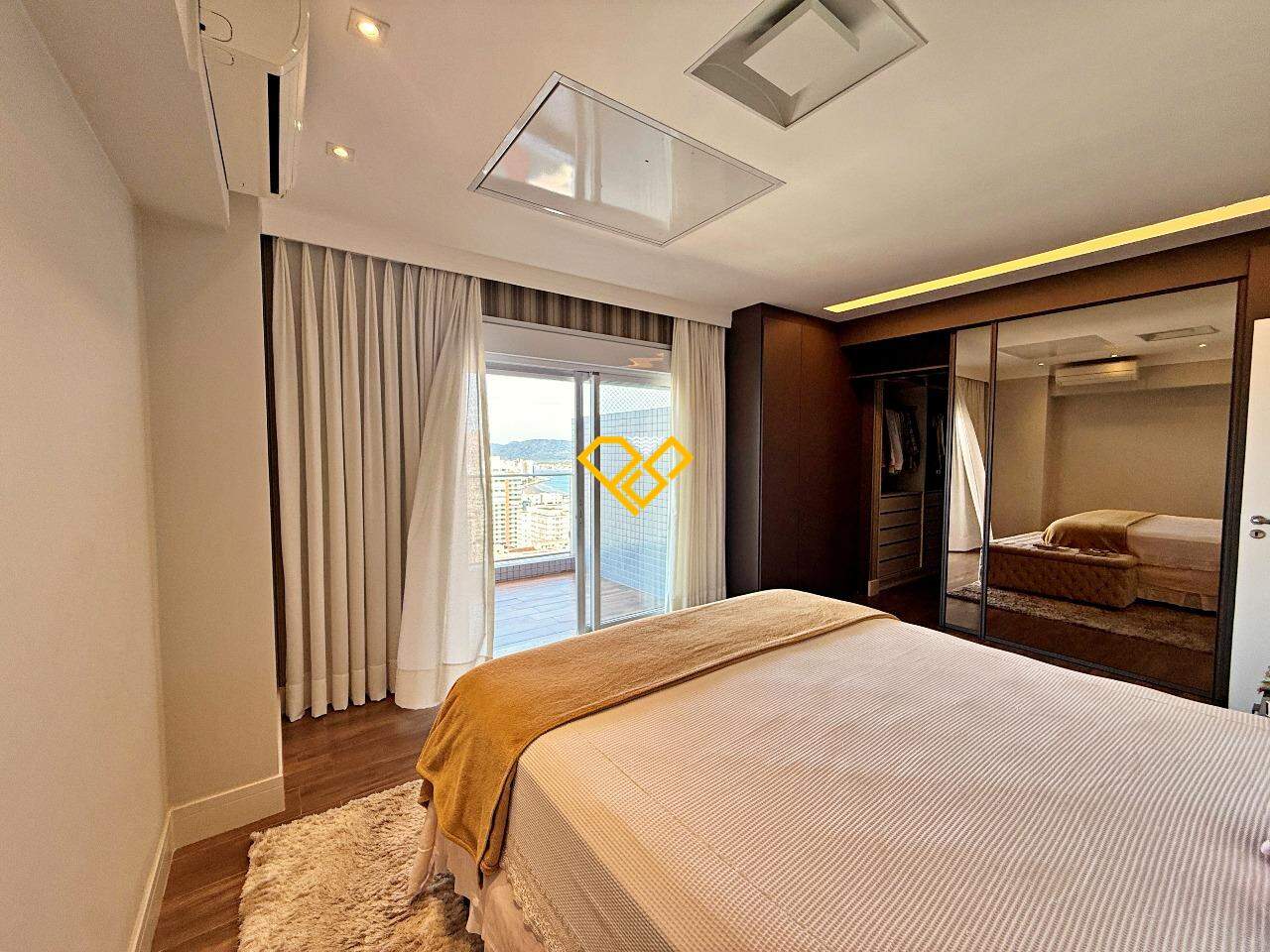 Apartamento Duplex à venda no Embaré: Dormitório 1 - suíte master