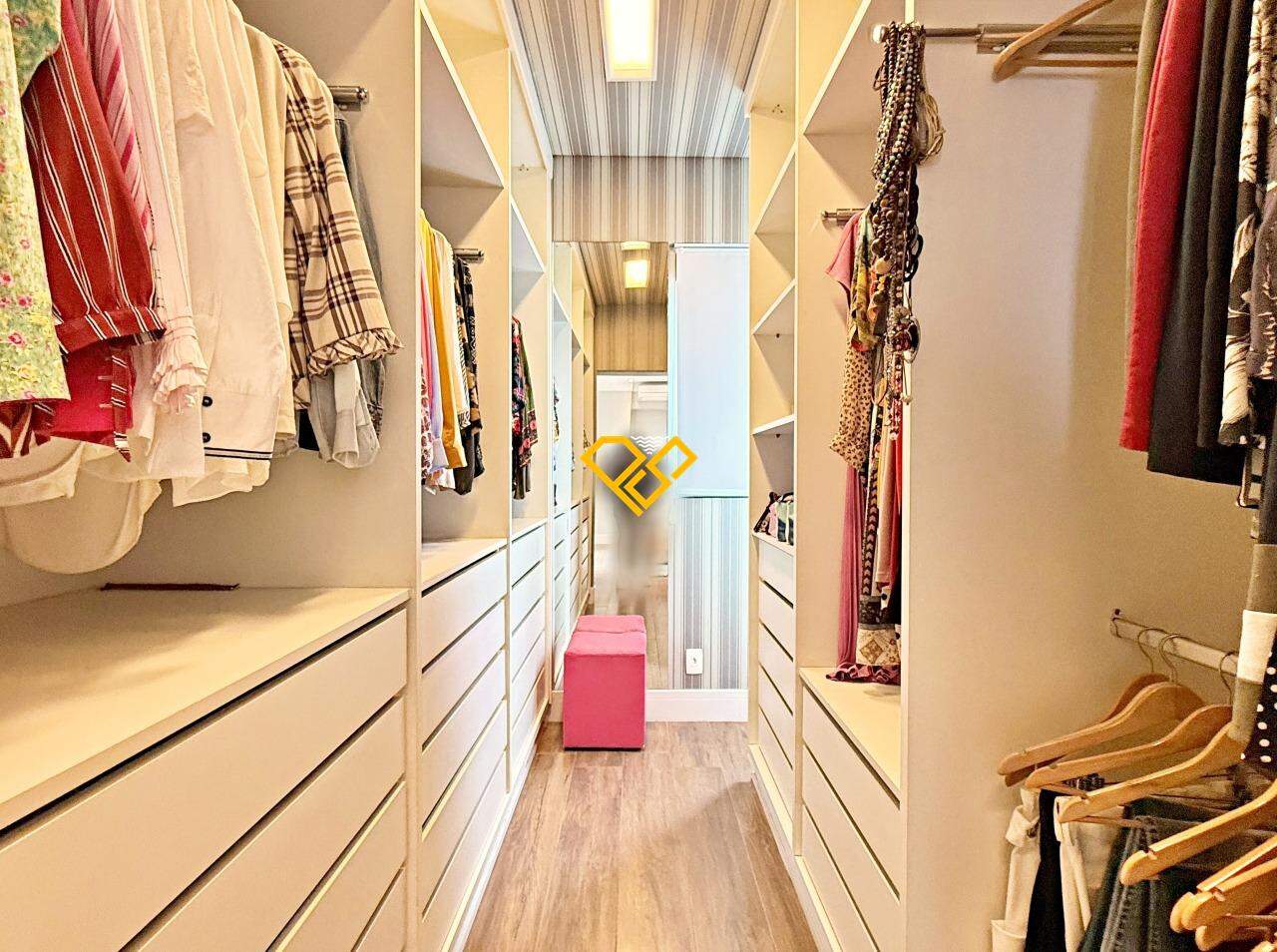 Apartamento Duplex à venda no Embaré: Dormitório 1 - suíte master - closet