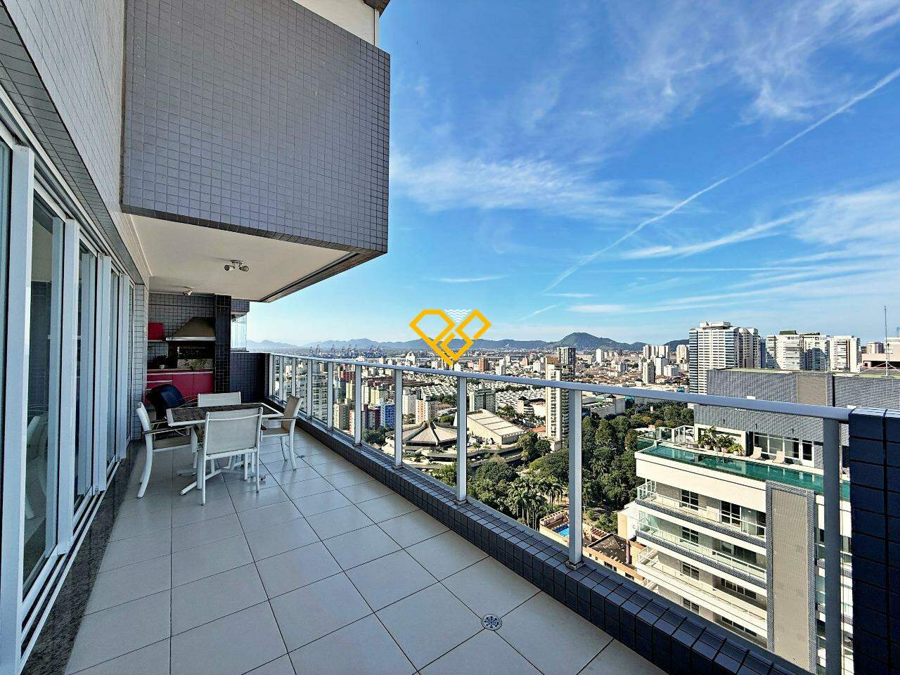 Apartamento Duplex à venda no Embaré: Varanda