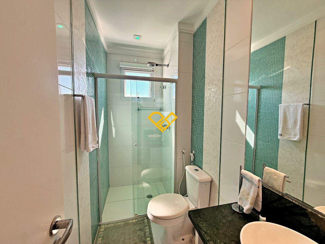 Apartamento Duplex à venda no Embaré: Wc social