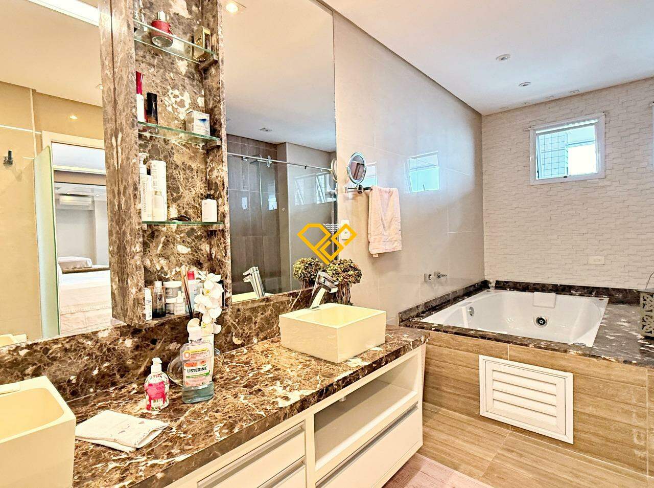 Apartamento Duplex à venda no Embaré: Wc suíte 1 - master