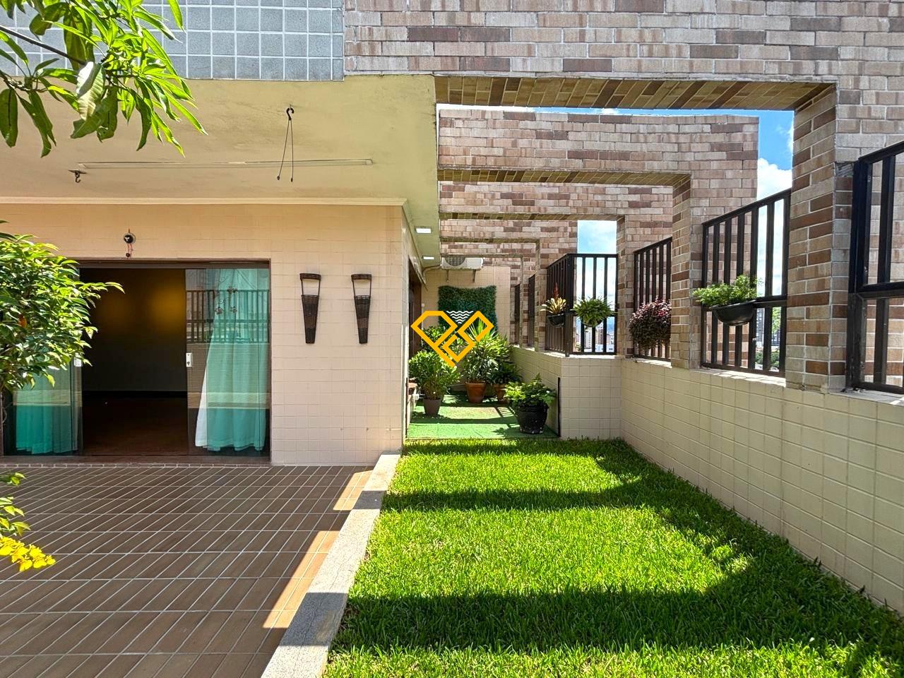 Cobertura à venda no Ponta da Praia: Jardim