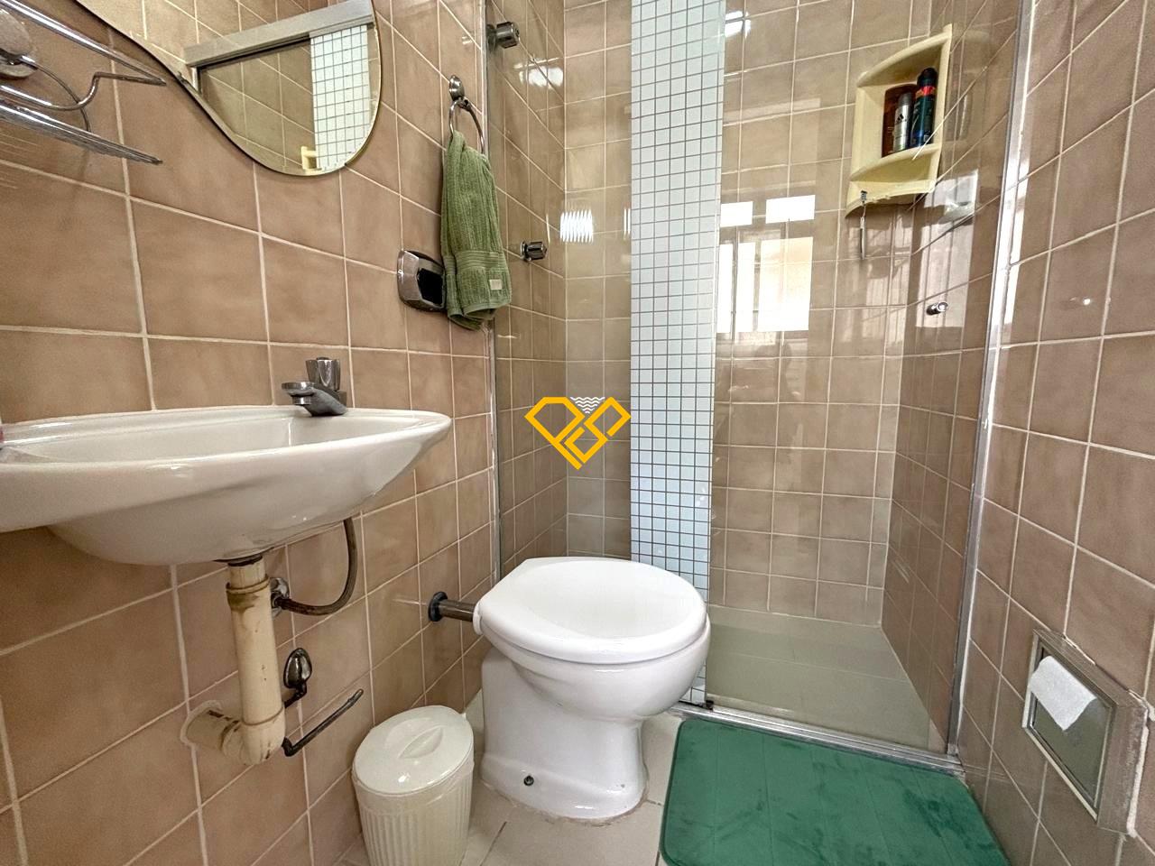 Cobertura à venda no Ponta da Praia: Wc de serviço