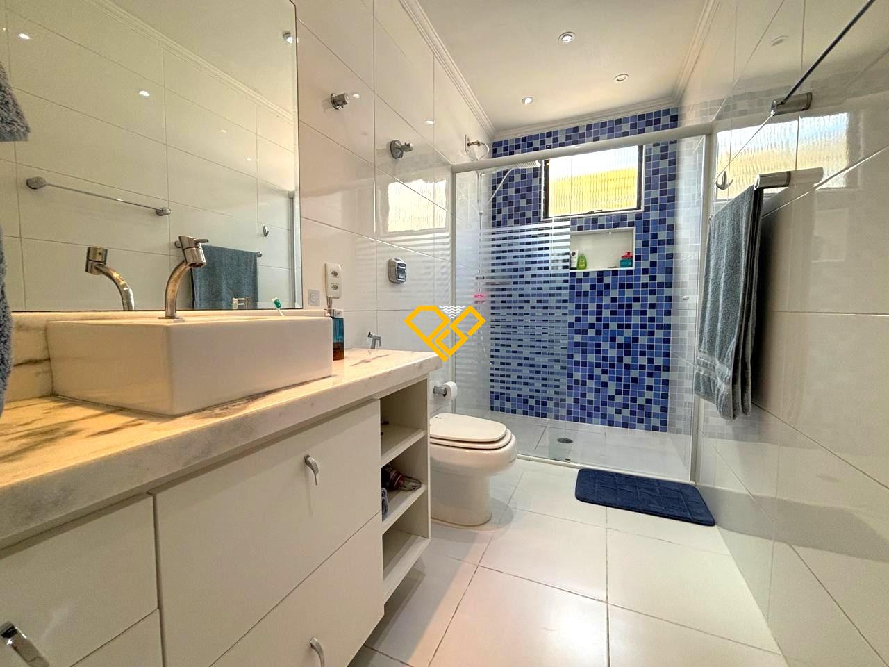 Cobertura à venda no Ponta da Praia: Wc social