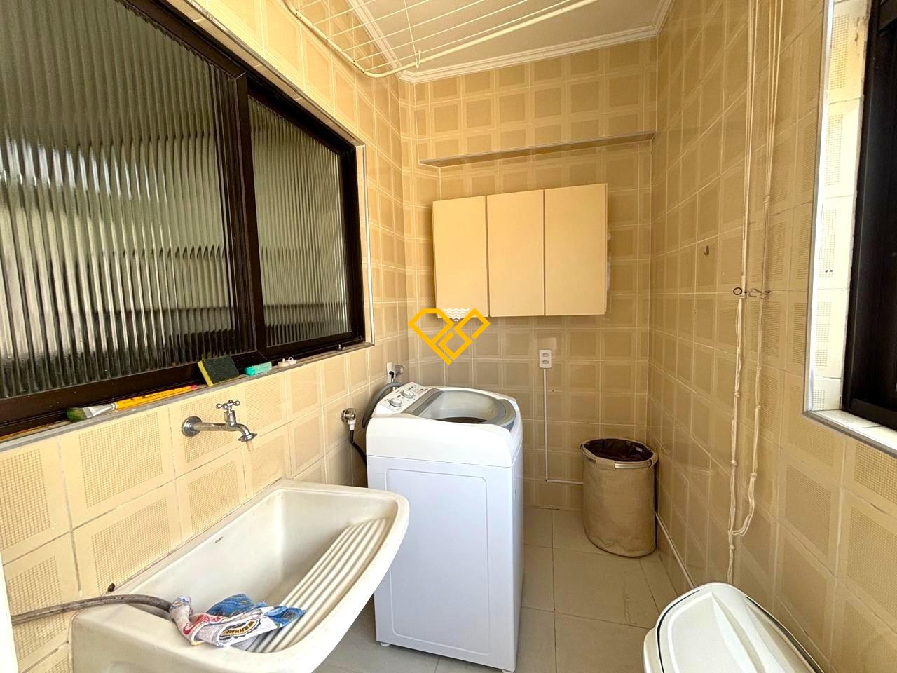 Cobertura à venda no Ponta da Praia: Área de serviço