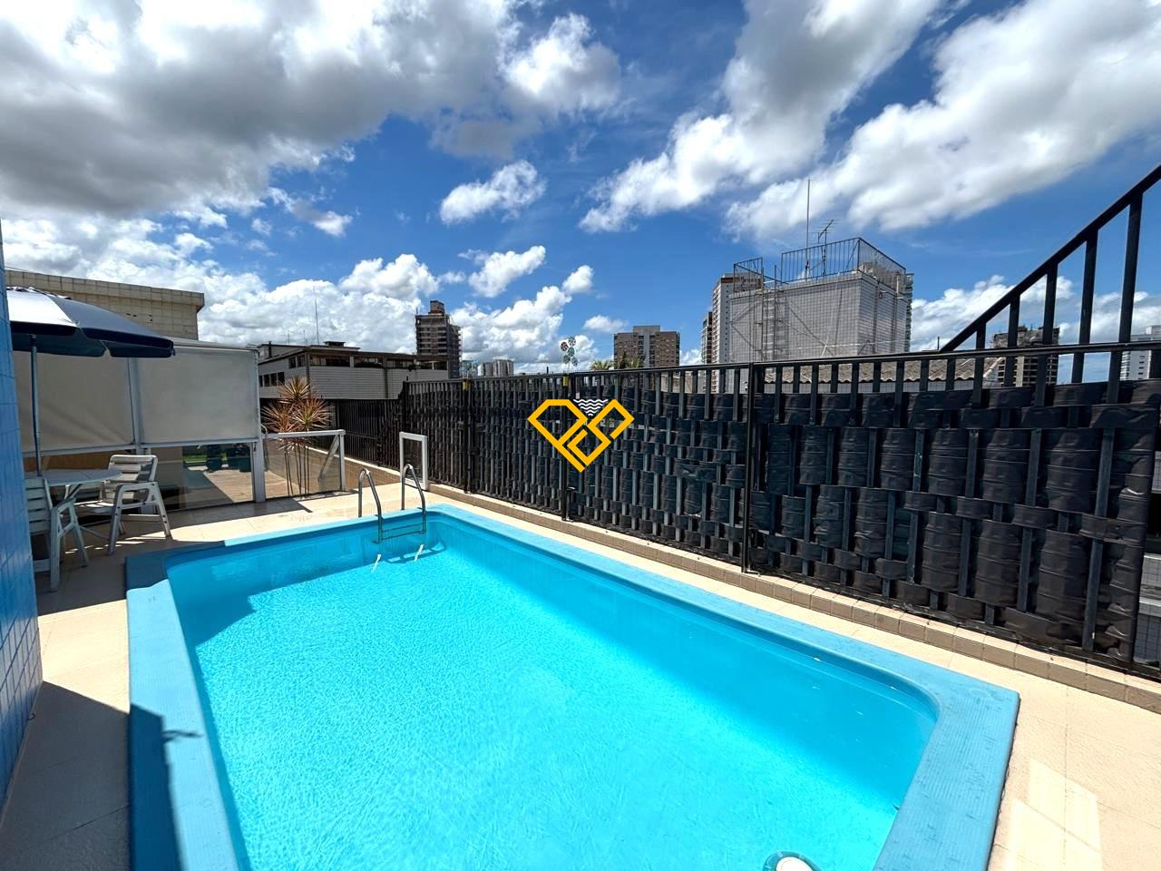 Cobertura à venda no Ponta da Praia: Piscina