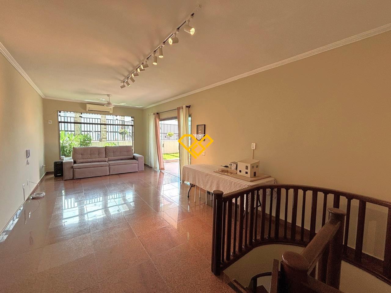 Cobertura à venda no Ponta da Praia: Sala 2° andar