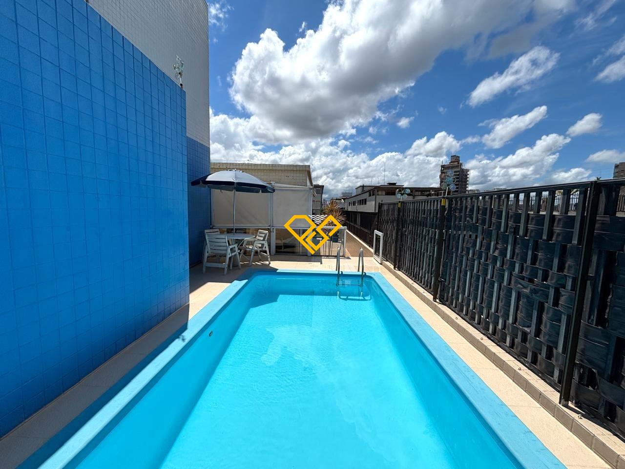 Cobertura à venda no Ponta da Praia: Piscina