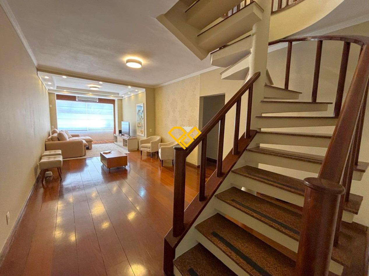 Cobertura à venda no Ponta da Praia: Sala 1° andar