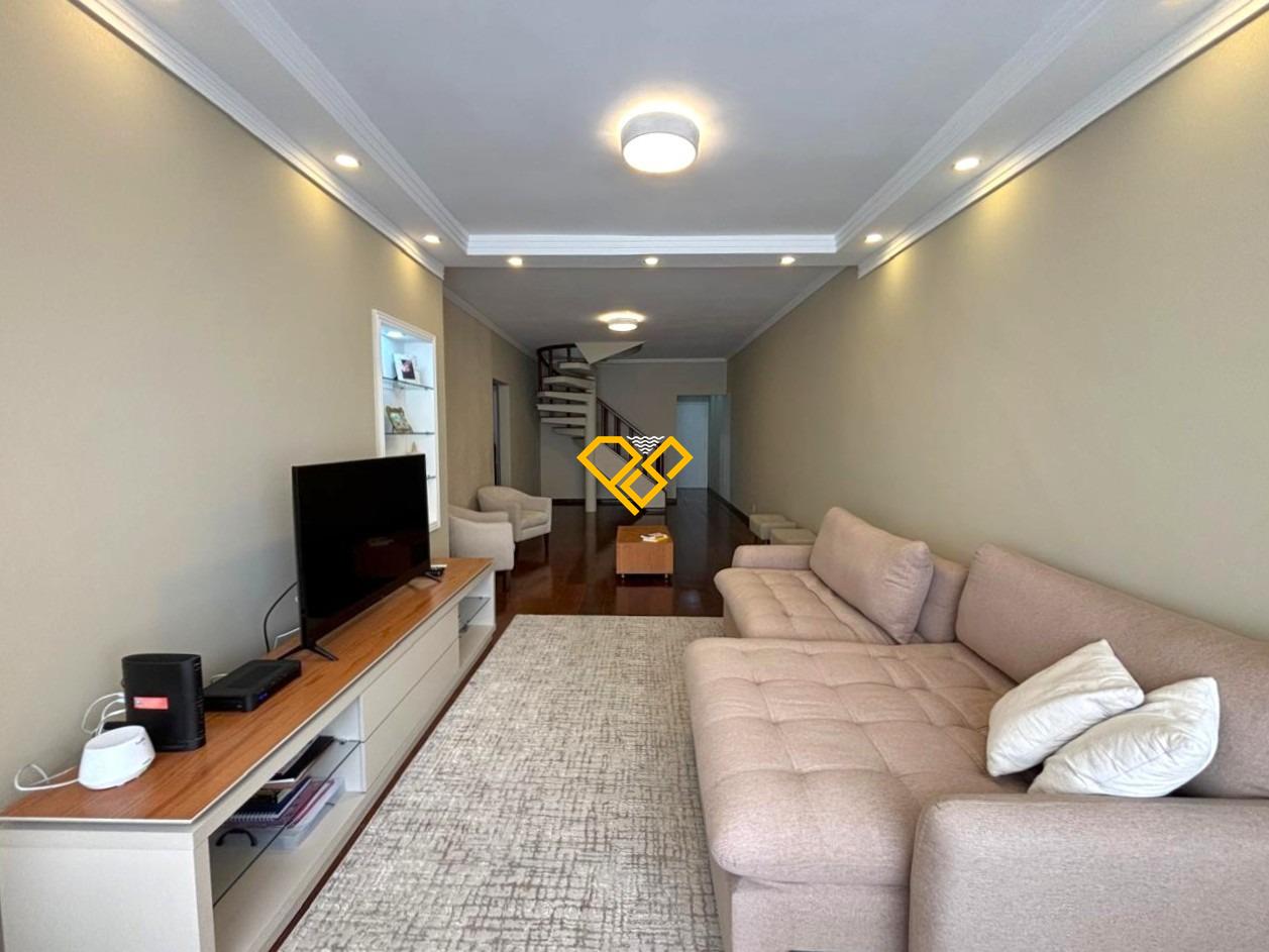 Cobertura à venda no Ponta da Praia: Sala 1° andar