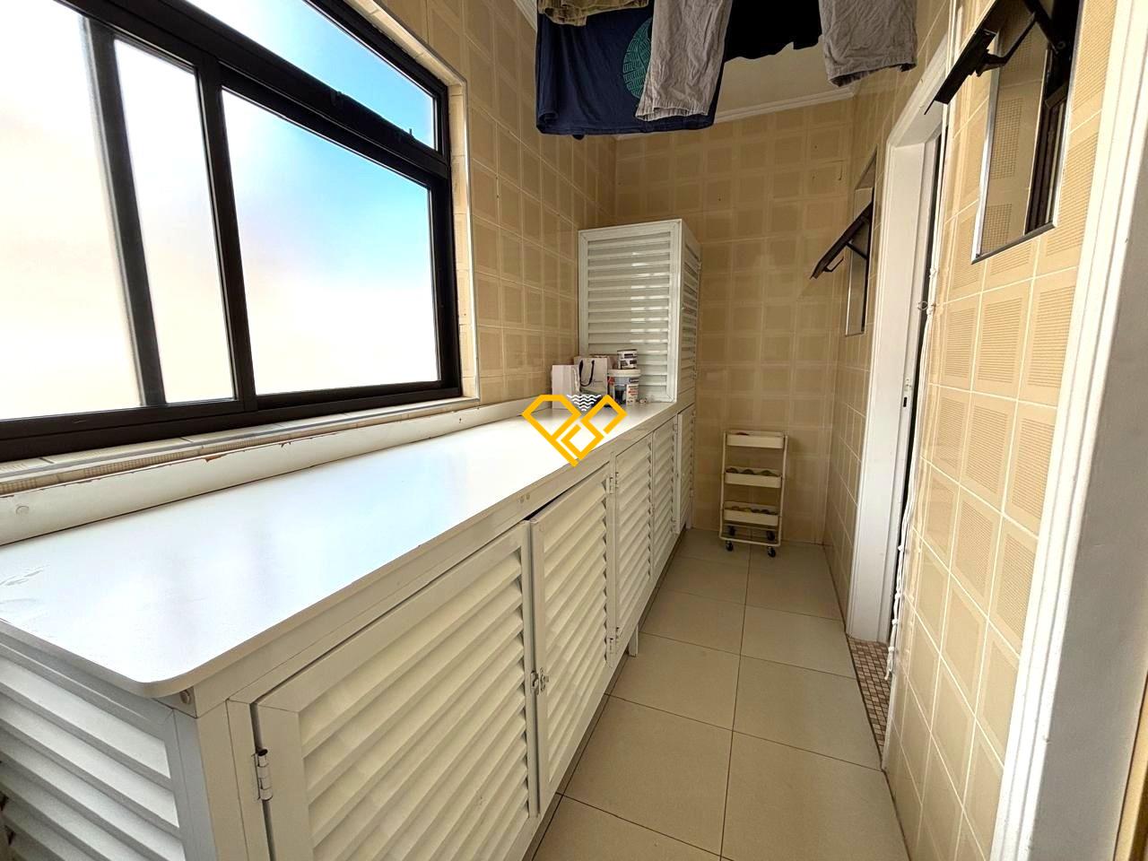 Cobertura à venda no Ponta da Praia: Área de serviço